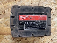 Oplaadstation milwaukee + 2 batterijen - afbeelding 2 van  2