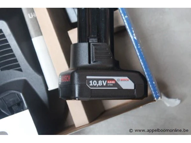Oplader plus 2 batterijen bosch, al 1130 cv - afbeelding 2 van  3