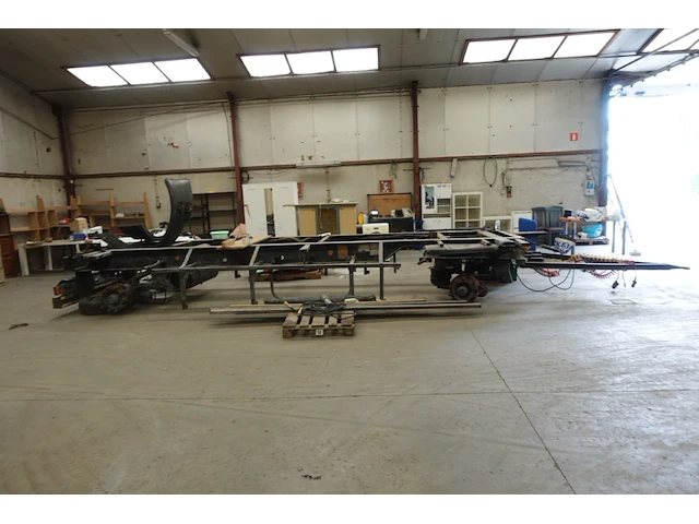 Opleggerchassis - afbeelding 1 van  9
