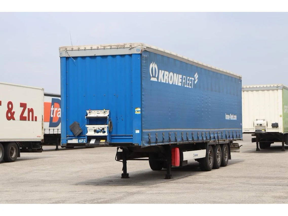 Opleggers - vrachtwagens - containerchassis - trailers - containers