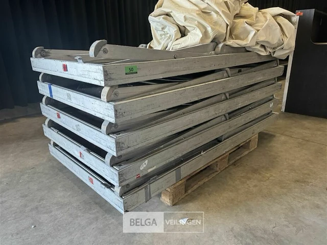 Opplooibaar podium 5 stuks ± 200x100x100 - afbeelding 1 van  3