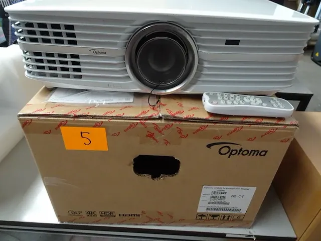 Optoma 4k projector + ceiling mount - afbeelding 3 van  6