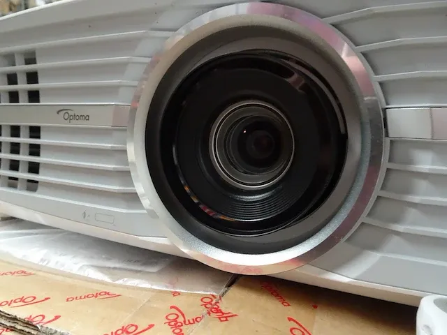 Optoma 4k projector + ceiling mount - afbeelding 4 van  6