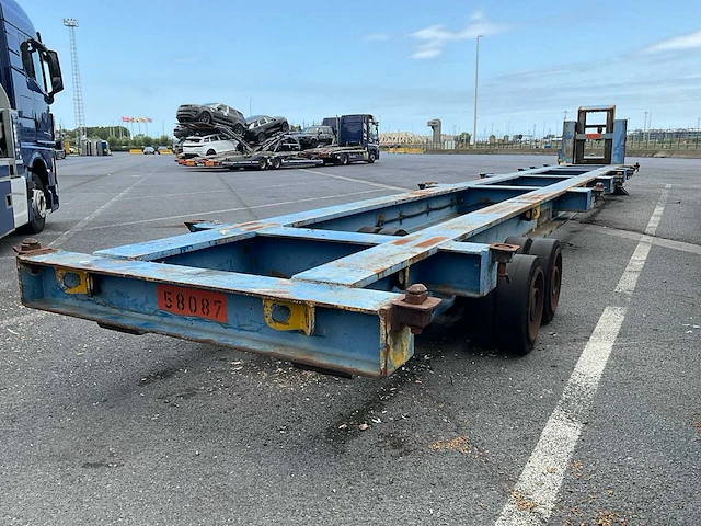 Optrek containerchassis voor onderdelen - afbeelding 2 van  14