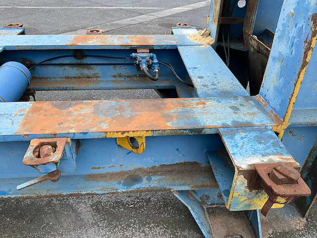 Optrek containerchassis voor onderdelen - afbeelding 9 van  14