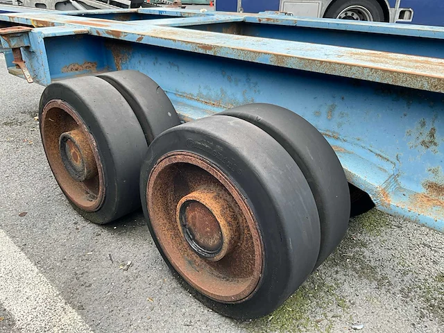 Optrek containerchassis voor onderdelen - afbeelding 12 van  14