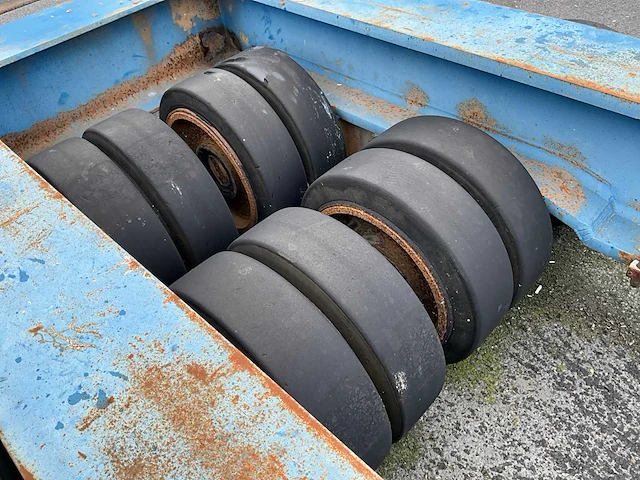 Optrek containerchassis voor onderdelen - afbeelding 13 van  14