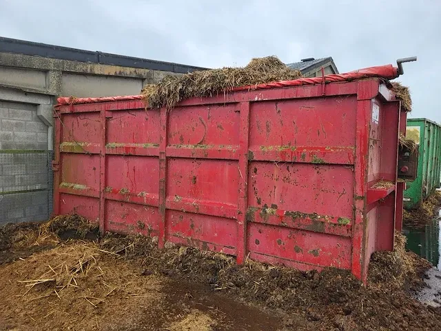 Optrekcontainer rood met afdekzeil - afbeelding 1 van  3