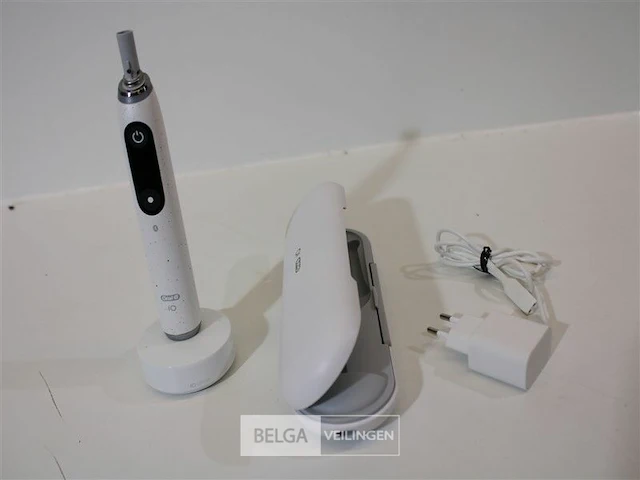 Oral-b io 10s white elektrische tandenborstel - afbeelding 3 van  3