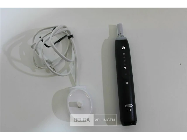 Oral-b io 5s black elektrische tandenborstel - afbeelding 3 van  3