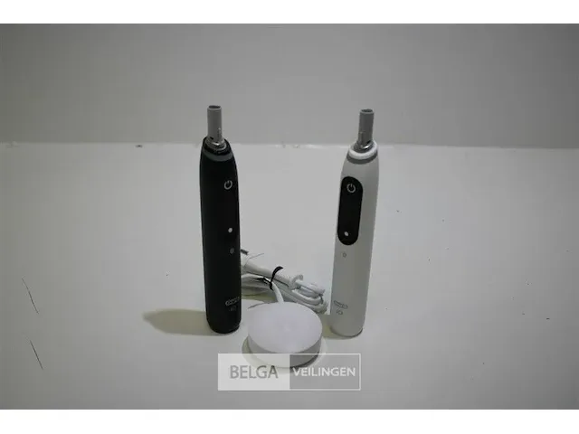 Oral-b io-8 duo pack black/white elektrische tandenborstel - afbeelding 1 van  2