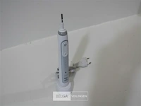 Oral-b smart sensitive elektrische tandenborstel - afbeelding 2 van  4