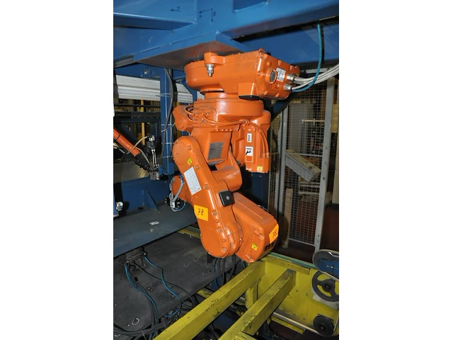 Orange small robot abb - afbeelding 1 van  6