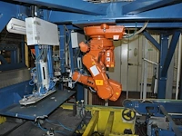 Orange small robot abb - afbeelding 3 van  6