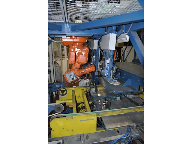 Orange small robot abb - afbeelding 6 van  6