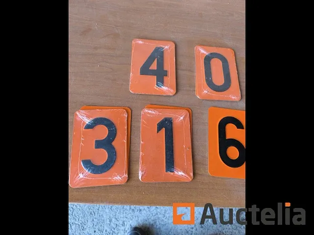 Oranje bord met nummers - afbeelding 3 van  4