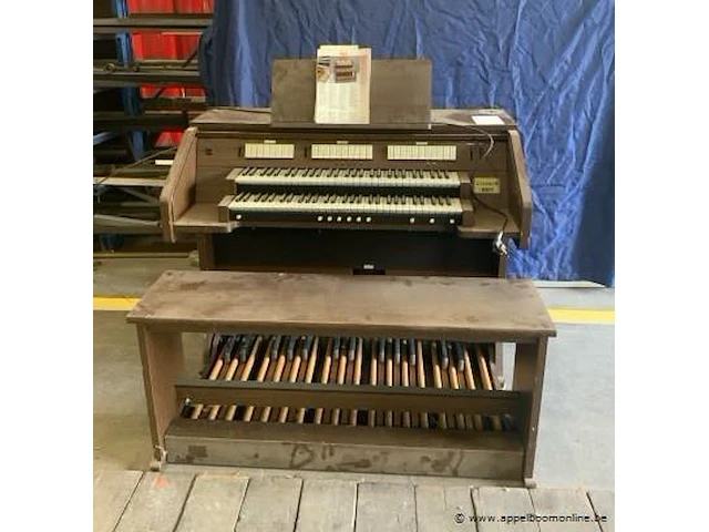 Orgel met zitbank en pedalen afm plm 130 x 68 x 110 cm - afbeelding 1 van  2