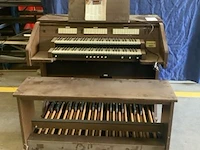 Orgel met zitbank en pedalen afm plm 130 x 68 x 110 cm - afbeelding 1 van  2