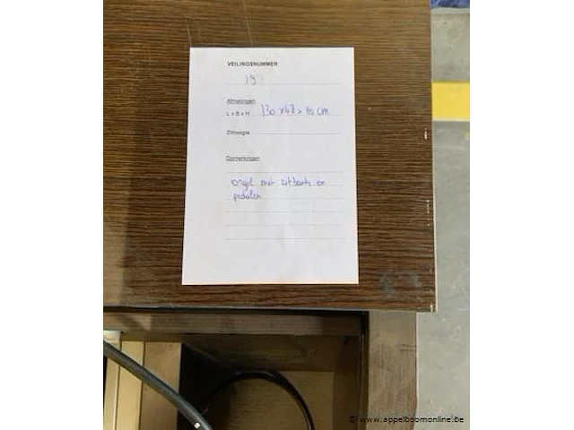 Orgel met zitbank en pedalen afm plm 130 x 68 x 110 cm - afbeelding 2 van  2