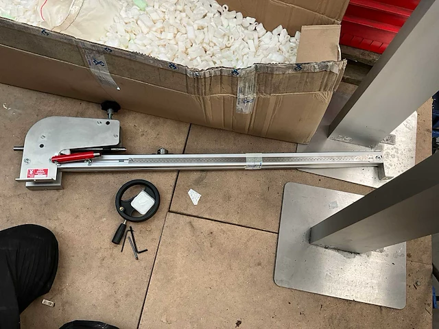 Original peters manuele isolatiesnijmachine - afbeelding 1 van  8