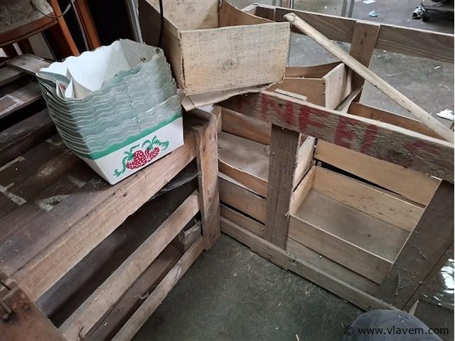 Originele antieke aardbeibakken - afbeelding 2 van  2