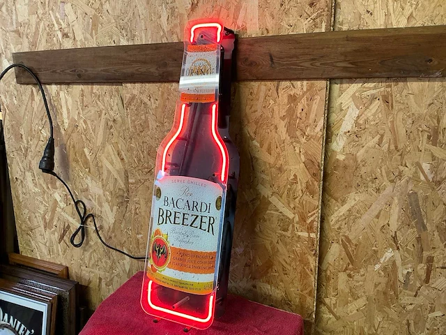 Originele bacardi neon lichtreclame - afbeelding 1 van  4