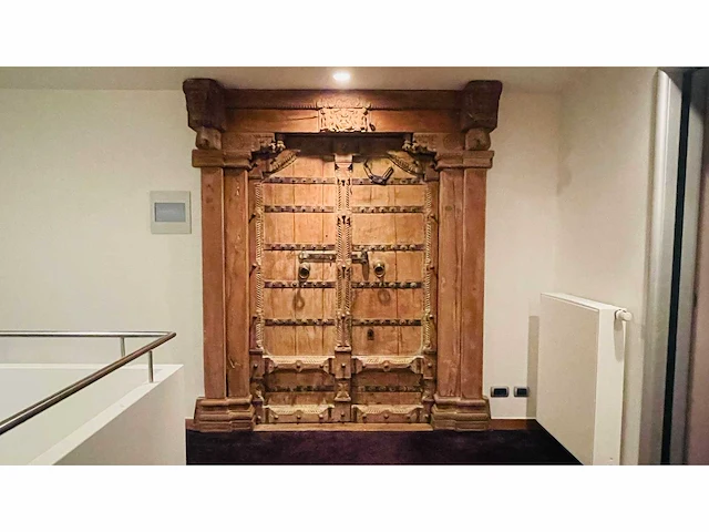 Originele indische tempelpoort, 1955 - afbeelding 1 van  12