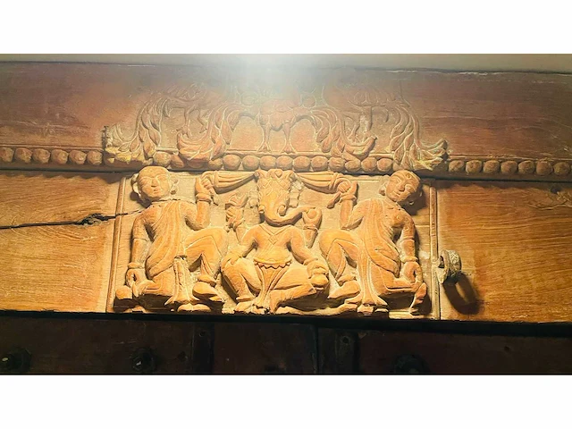 Originele indische tempelpoort, 1955 - afbeelding 6 van  12