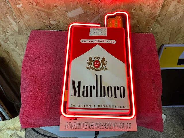 Originele marlboro neon lichtreclame - afbeelding 1 van  5