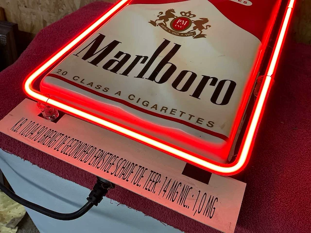 Originele marlboro neon lichtreclame - afbeelding 2 van  5