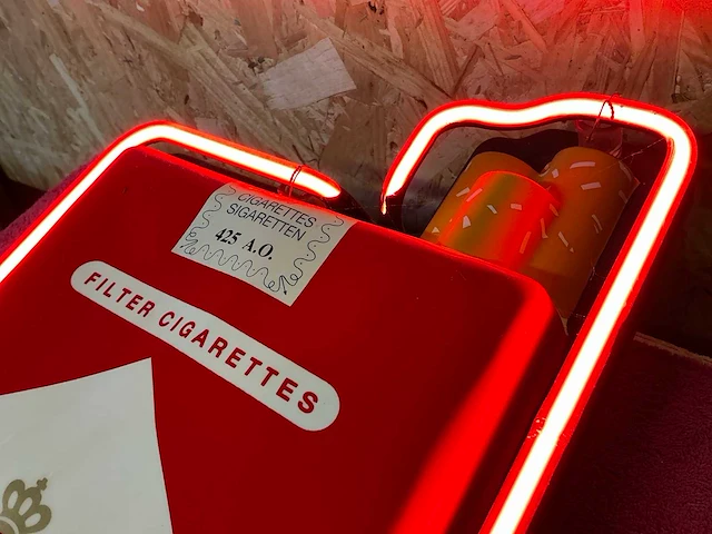 Originele marlboro neon lichtreclame - afbeelding 3 van  5