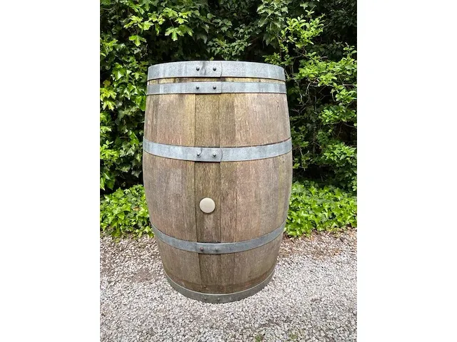 Oud houten wijnvat of regenton - afbeelding 1 van  6