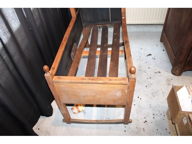 Oud kinderschommelbed - afbeelding 3 van  3