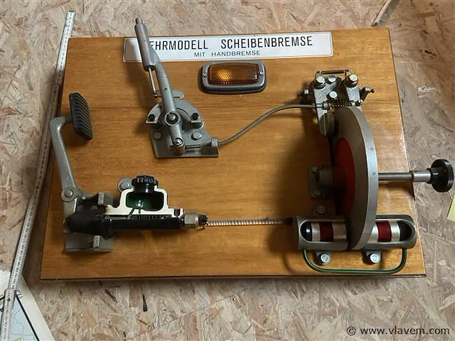 Oud leermodel schijfrem - afbeelding 1 van  2