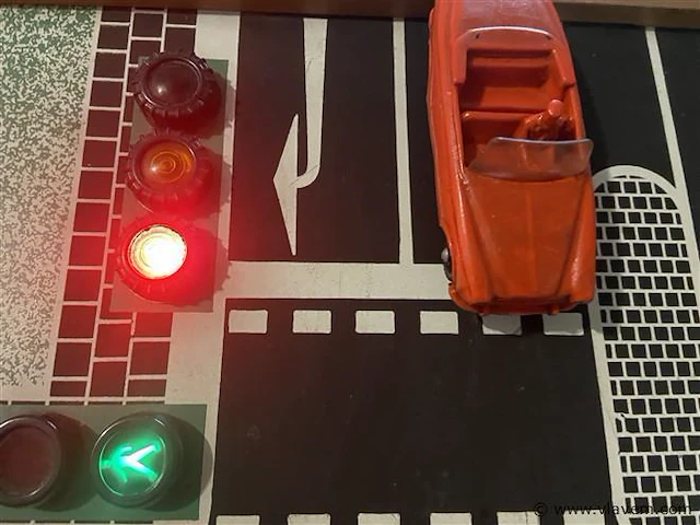 Oud leermodel verkeerslichten - afbeelding 5 van  8