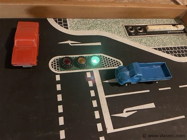 Oud leermodel verkeerslichten - afbeelding 6 van  8