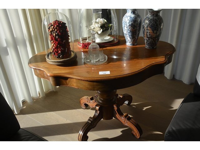 Oud tafeltje op rolvoet - afbeelding 1 van  6