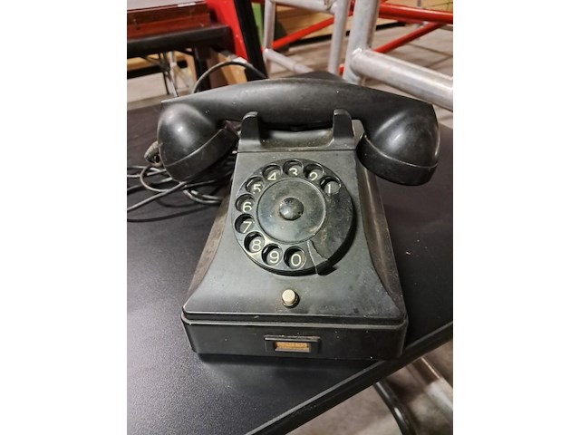 Oude bakeliet telefoon - afbeelding 1 van  4