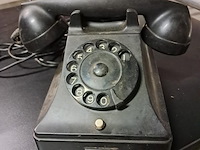 Oude bakeliet telefoon - afbeelding 1 van  4