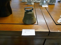 Oude bel in koper - afbeelding 1 van  1