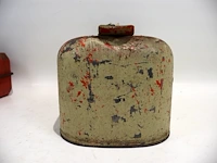 Oude benzine tank (x2) - afbeelding 3 van  5