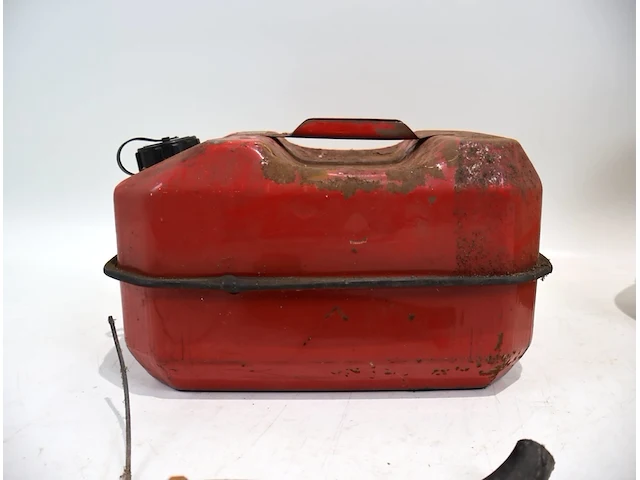Oude benzine tank (x2) - afbeelding 4 van  5