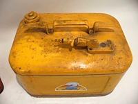 Oude benzine tank - afbeelding 3 van  6