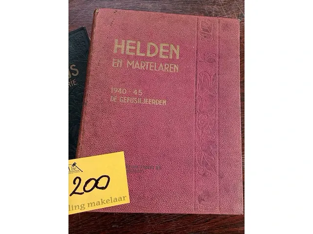 Oude boeken wo i en wo ii, helden en martelaren - afbeelding 2 van  9