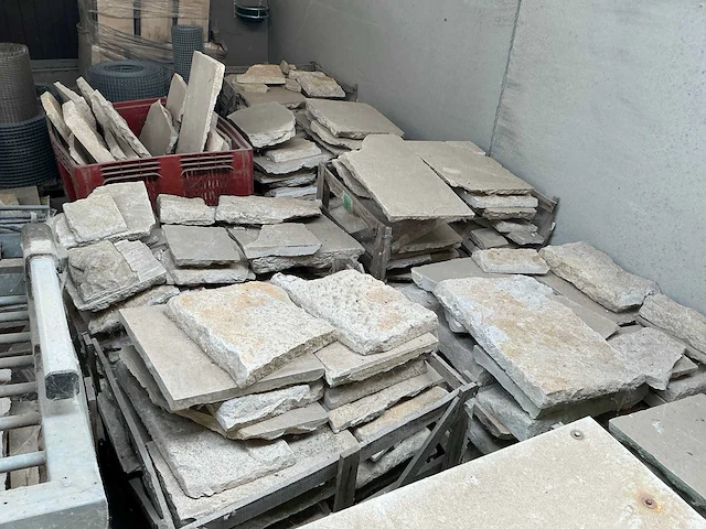 Oude bourgondische dallen natuursteen 100m2 - afbeelding 1 van  2