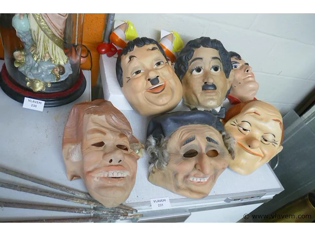 Oude carnaval maskers - afbeelding 1 van  1