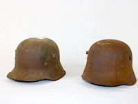 Oude duitse helm (x2) - afbeelding 1 van  2