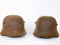 Oude duitse helm (x2) - afbeelding 1 van  2