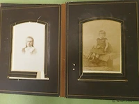 Oude foto album met foto's - afbeelding 3 van  3