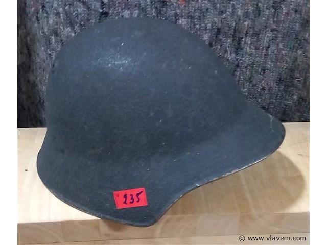 Oude helm - afbeelding 1 van  1